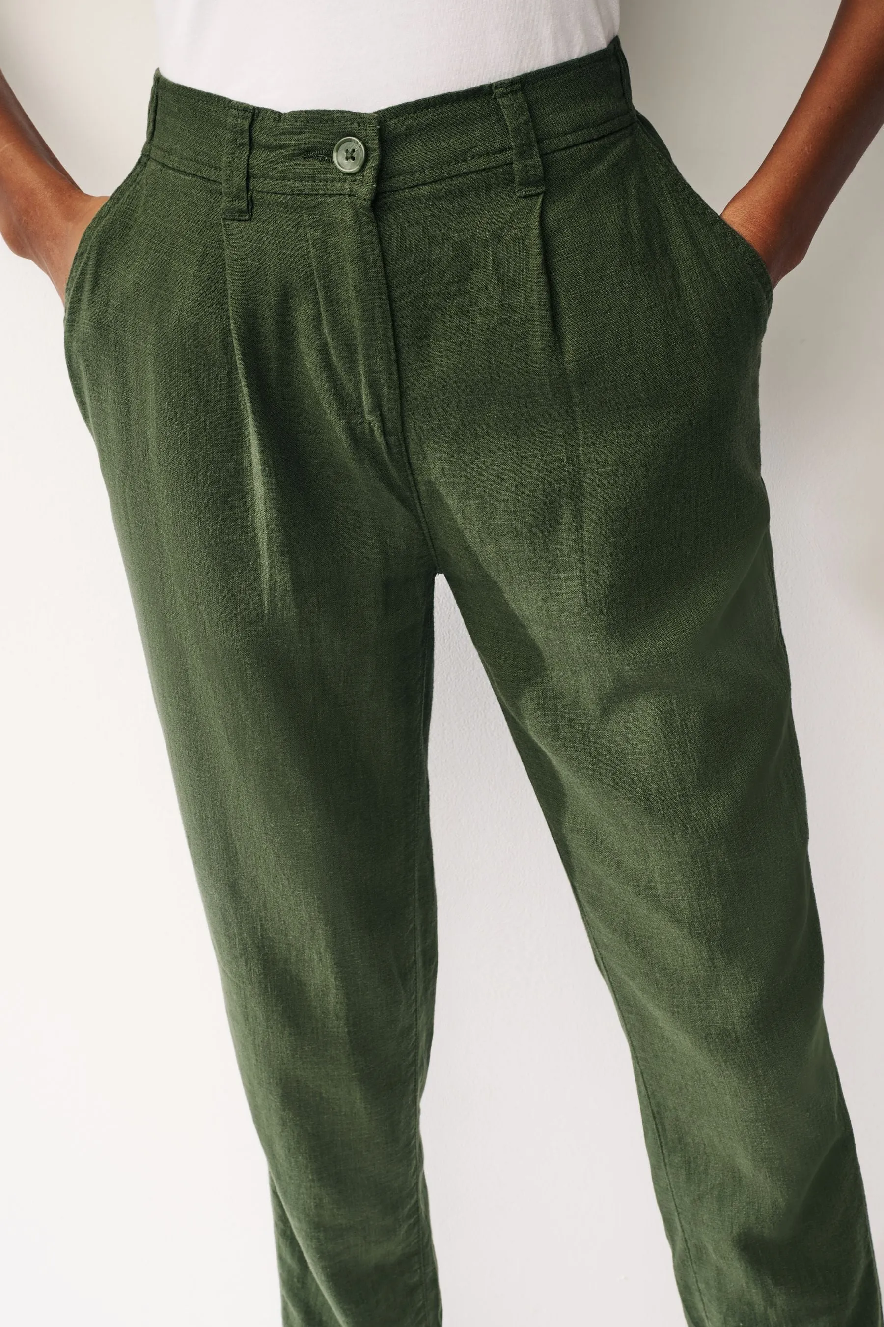 Pantaloni stretti in fondo in misto lino