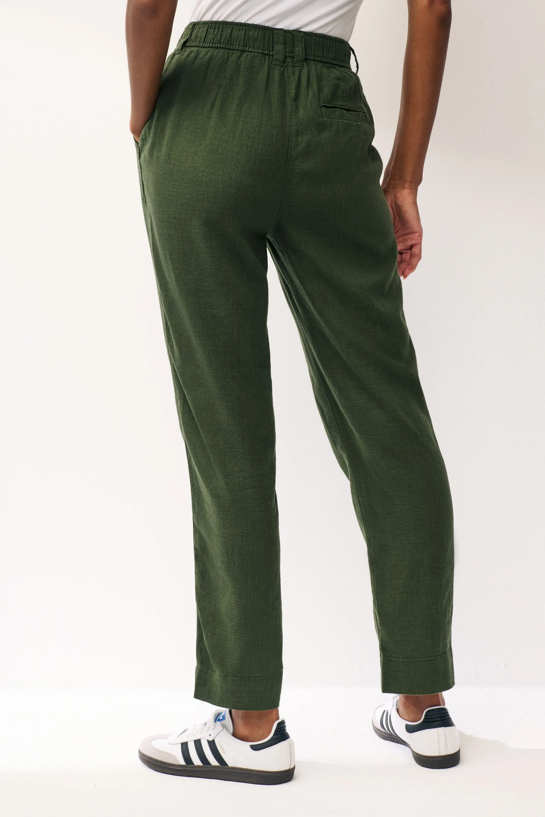 Pantaloni stretti in fondo in misto lino