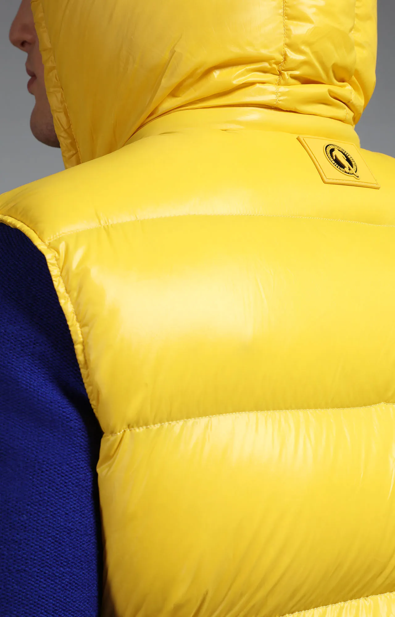 Piumino uomo giallo senza maniche