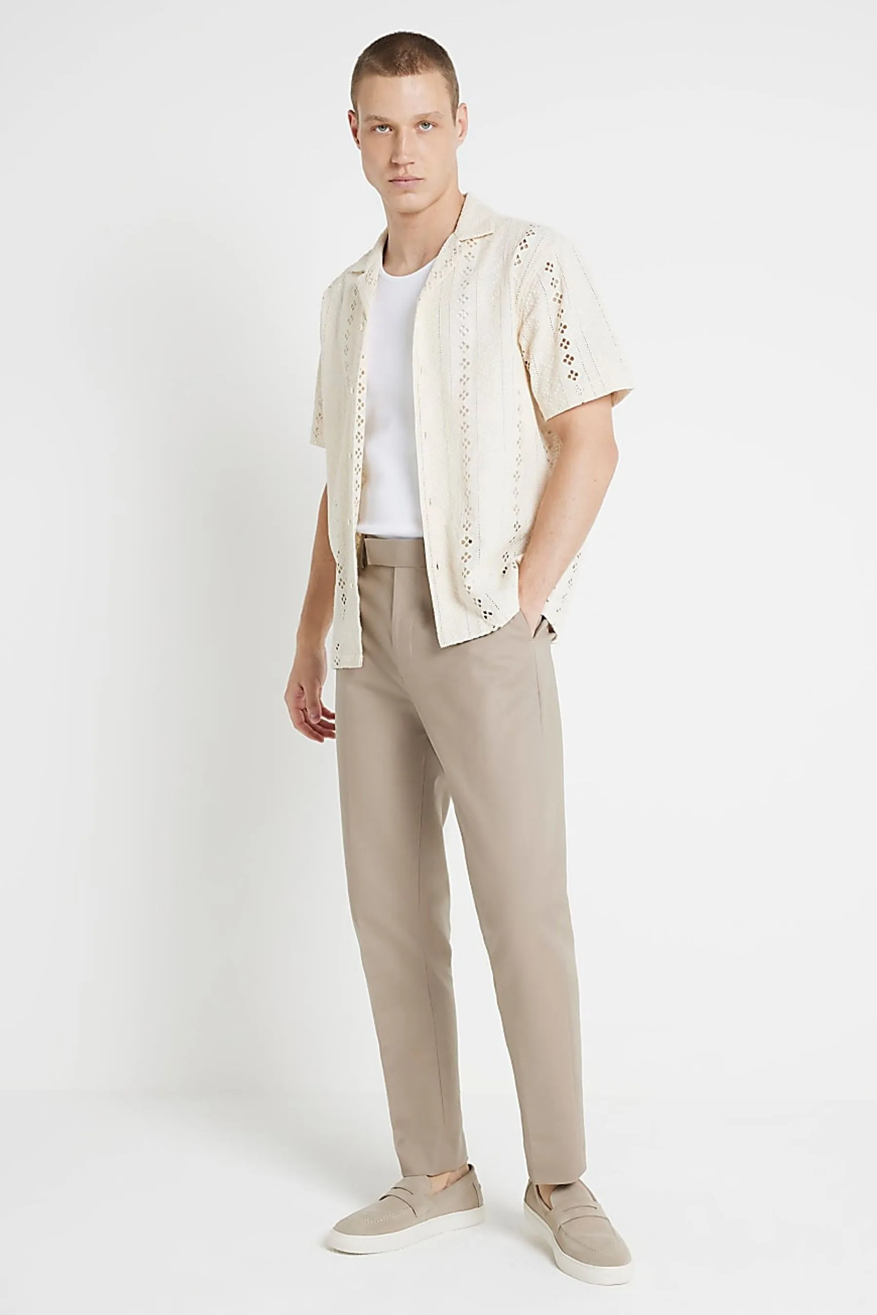 River Island - Pantaloni chino stretti in fondo con anelli per cintura