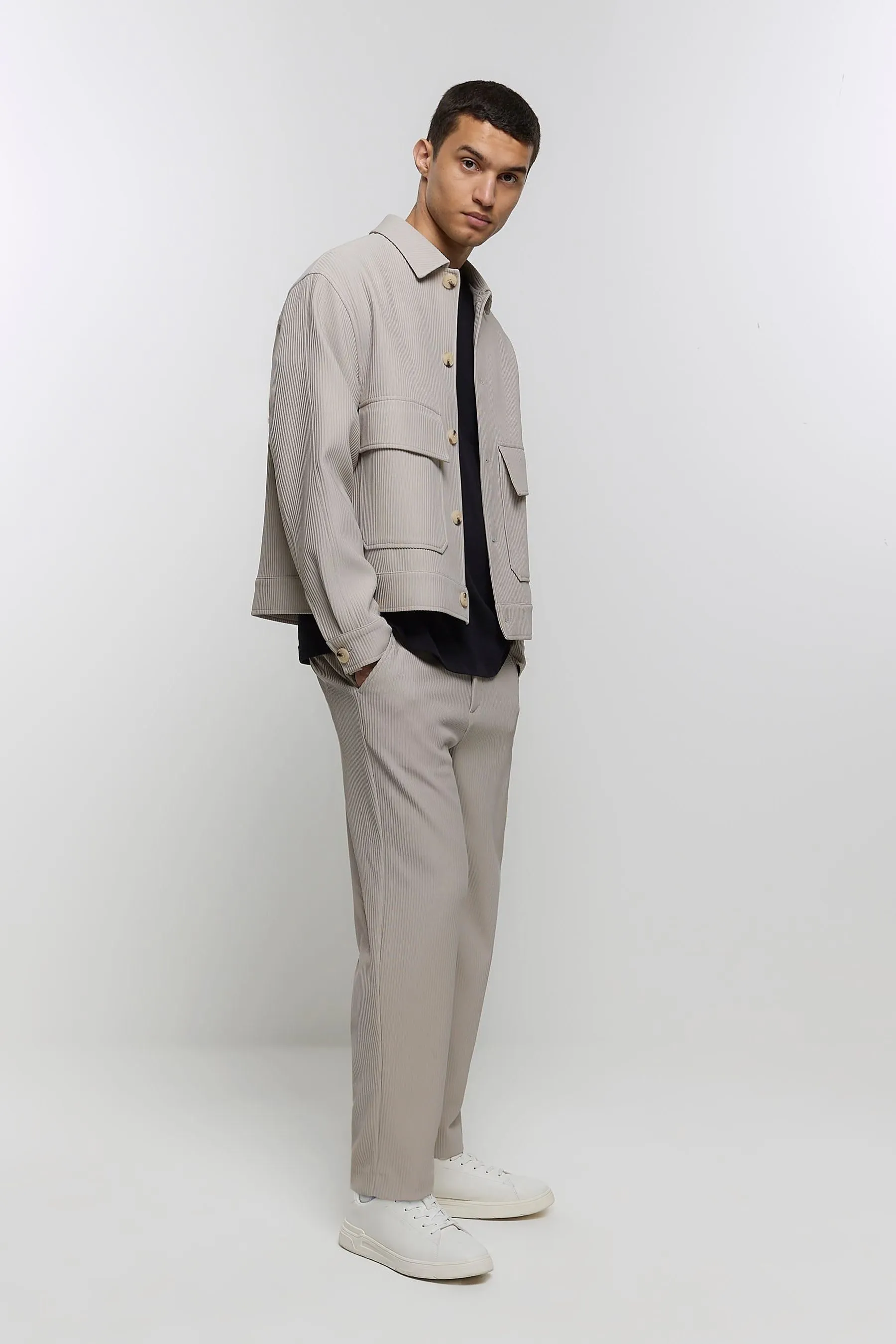 River Island - Pantaloni plissé stretti in fondo
