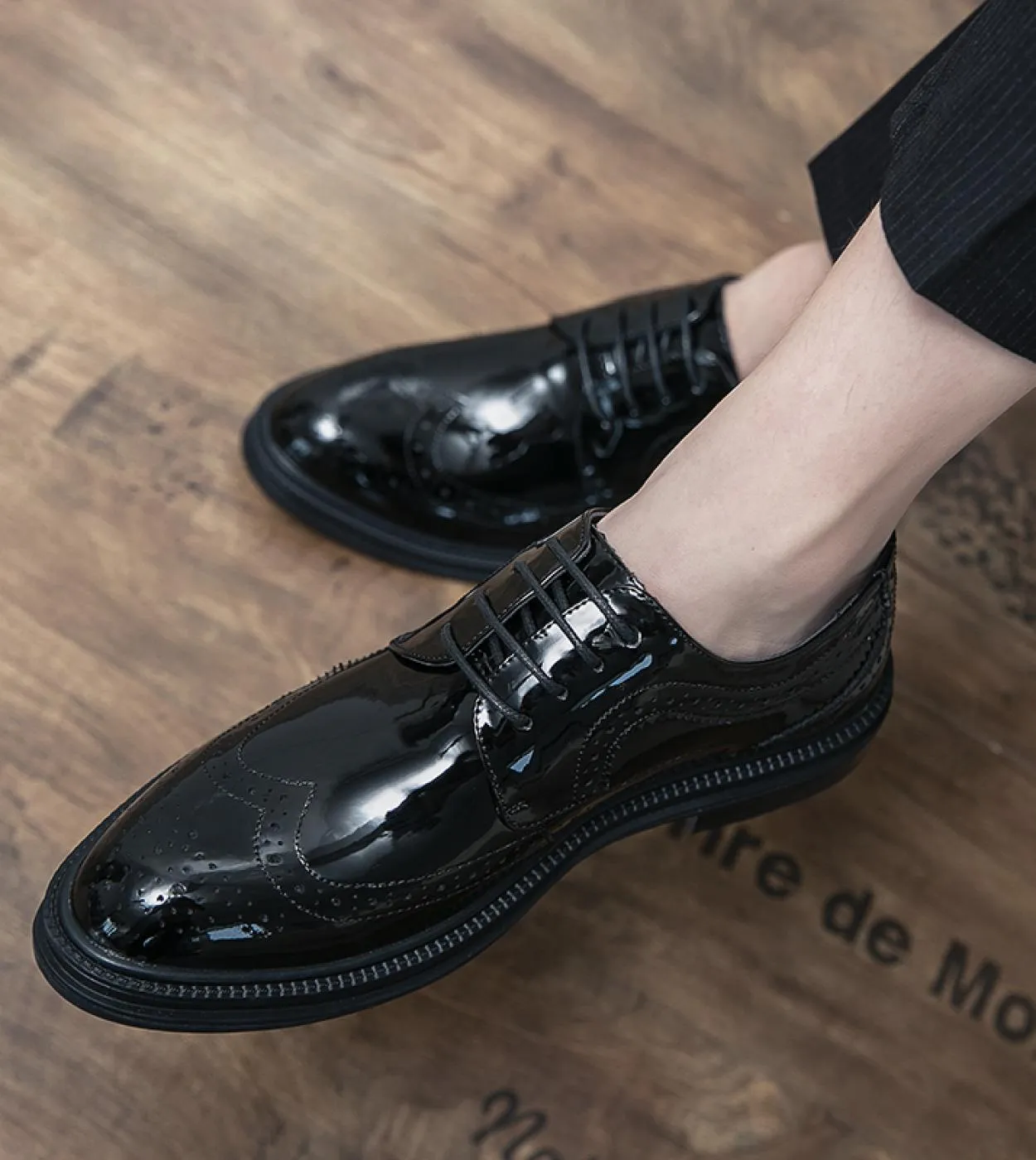 Scarpe brogue resistenti allusura bianche con fondo spesso Scarpe da uomo stringate in pelle di design Scarpe casual da uomo di