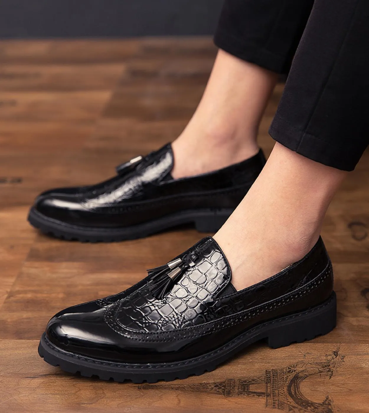 Scarpe da uomo alla moda Scarpe eleganti da uomo Scarpe oxford casual da uomo Mocassini con nappe in pelle verniciata Appartamen