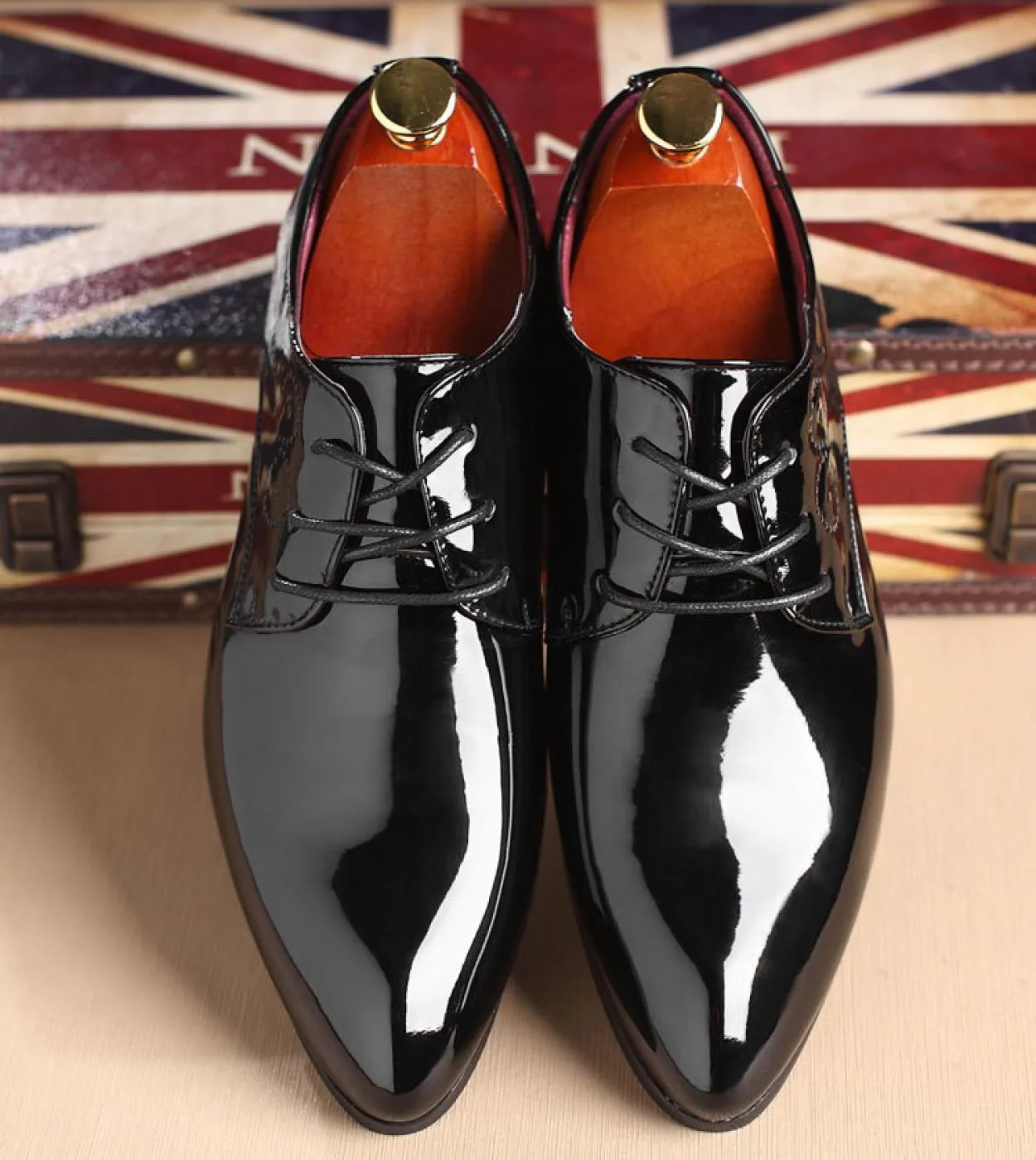 Scarpe da uomo di marca di alta qualità Scarpe eleganti da uomo in pelle Oxford Scarpe da uomo daffari di moda Scarpe da sposa