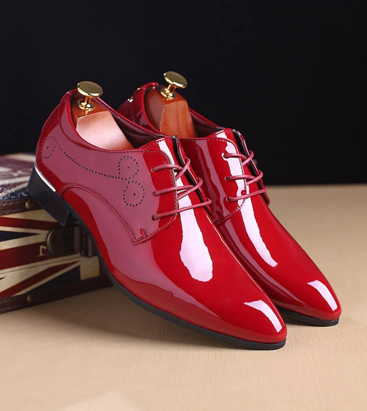 Scarpe da uomo di marca di alta qualità Scarpe eleganti da uomo in pelle Oxford Scarpe da uomo daffari di moda Scarpe da sposa