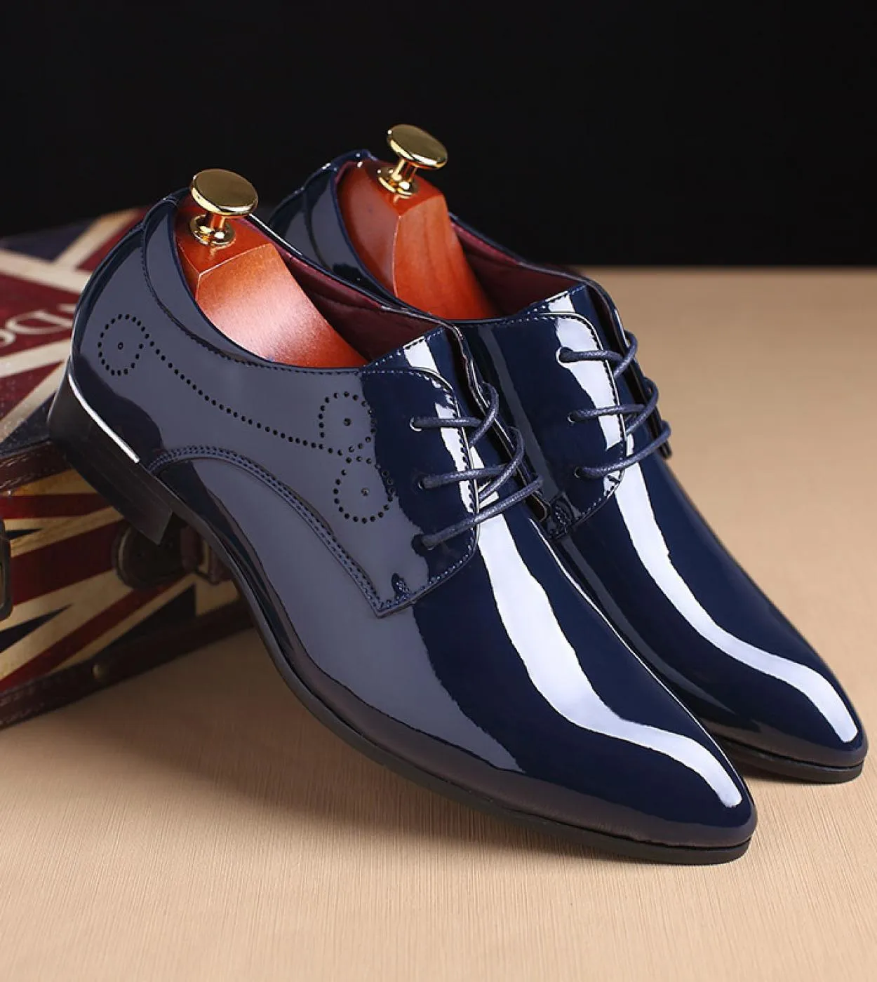 Scarpe da uomo di marca di alta qualità Scarpe eleganti da uomo in pelle Oxford Scarpe da uomo daffari di moda Scarpe da sposa