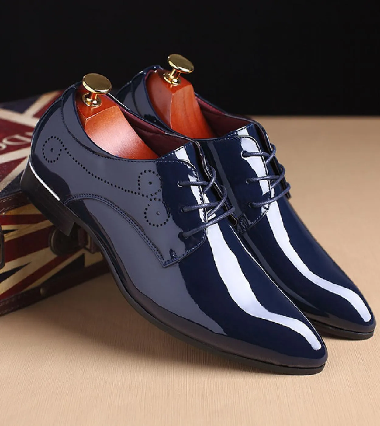 Scarpe da uomo di marca di alta qualità Scarpe eleganti da uomo in pelle Oxford Scarpe da uomo daffari di moda Scarpe da sposa