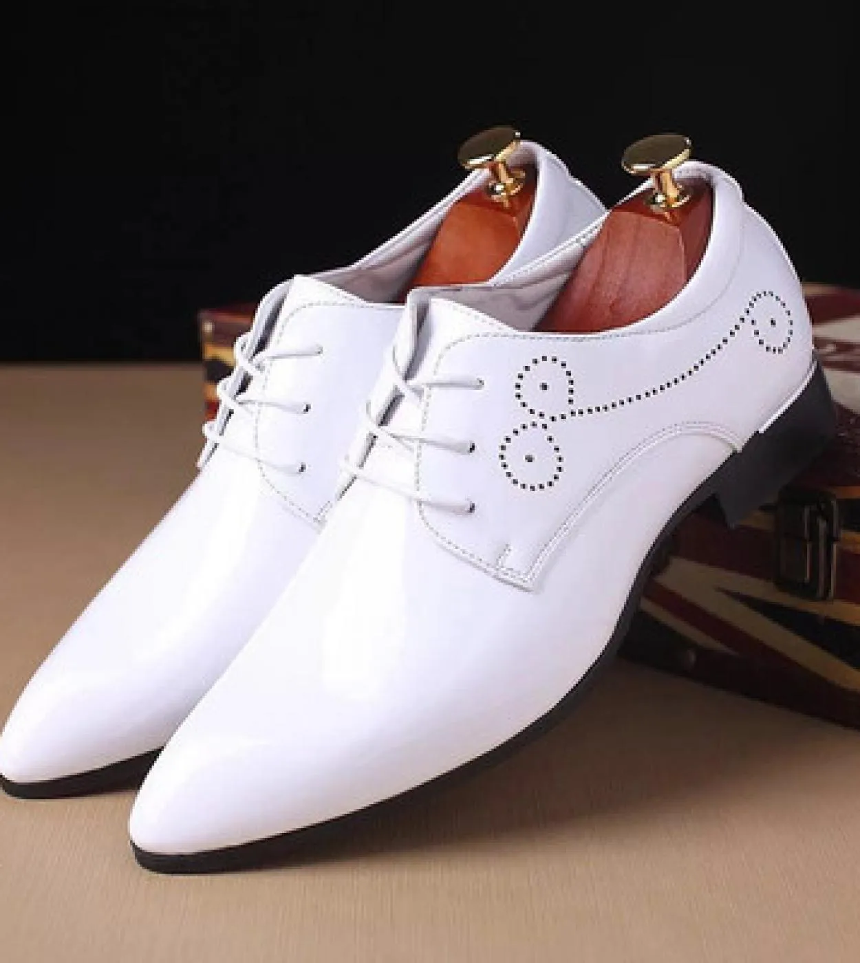 Scarpe da uomo di marca di alta qualità Scarpe eleganti da uomo in pelle Oxford Scarpe da uomo daffari di moda Scarpe da sposa