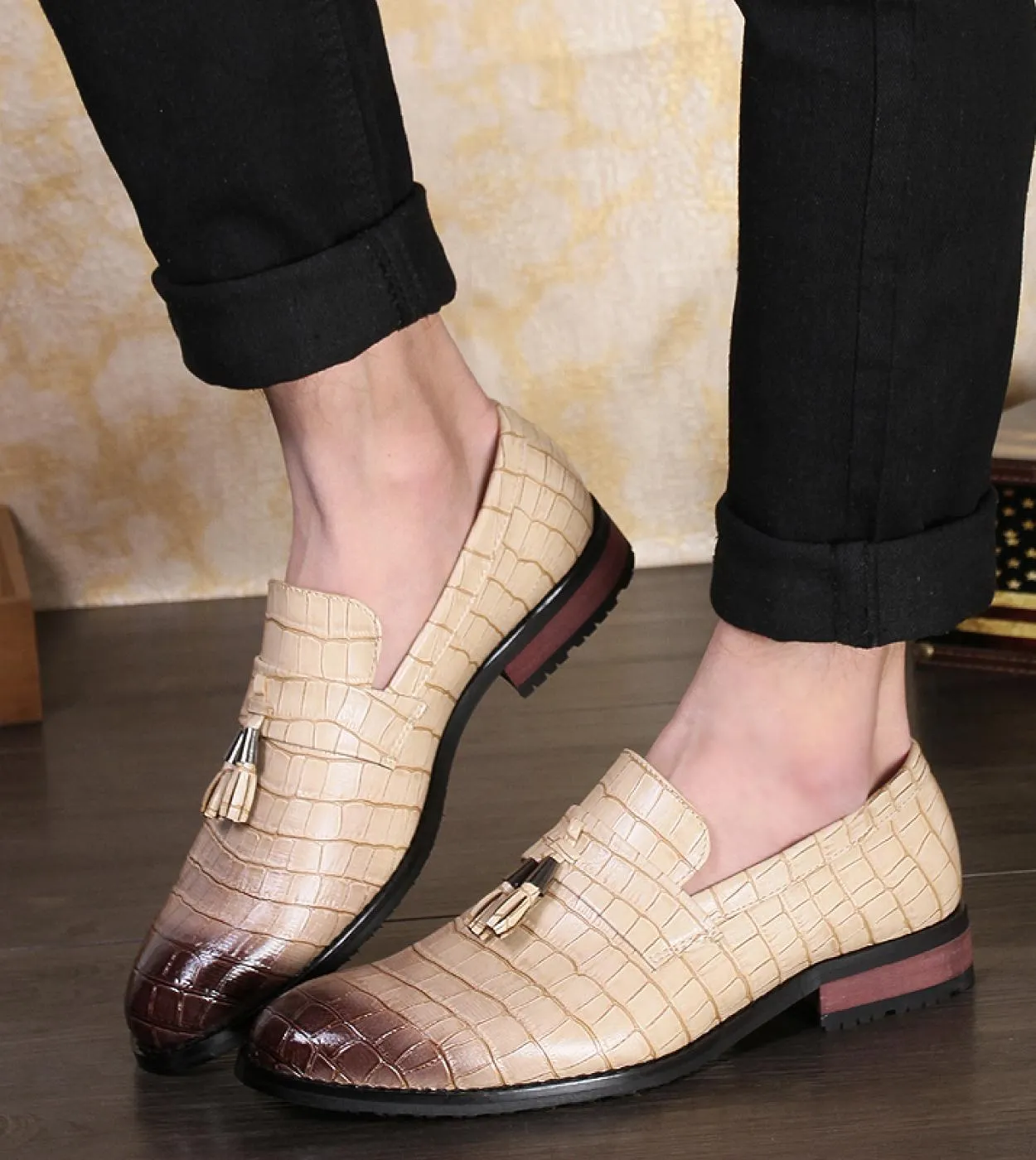 Scarpe da uomo Moda Scarpe in vera pelle traspiranti Casual Mocassini con fondo spesso traspirante Mocassini con nappe Festa di
