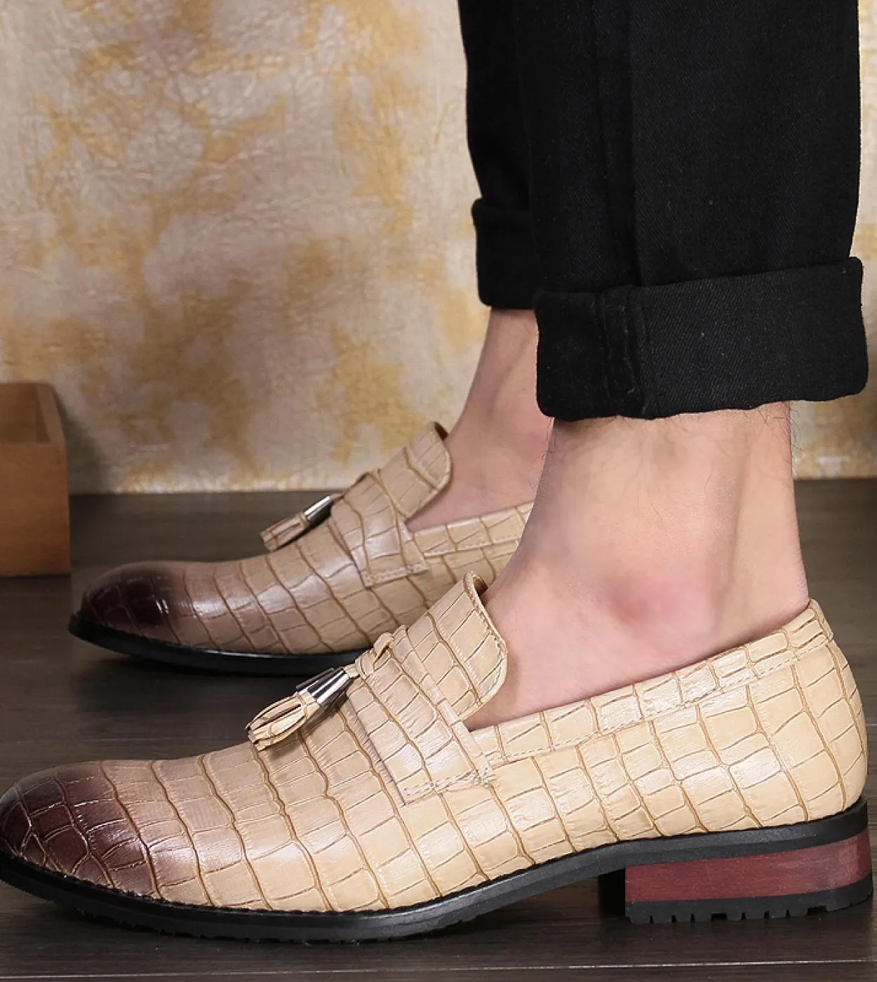 Scarpe da uomo Moda Scarpe in vera pelle traspiranti Casual Mocassini con fondo spesso traspirante Mocassini con nappe Festa di