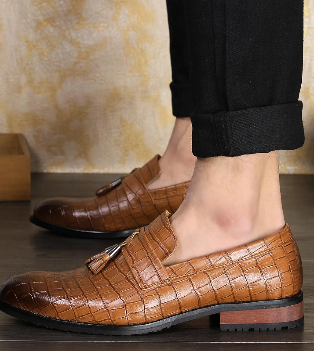 Scarpe da uomo Moda Scarpe in vera pelle traspiranti Casual Mocassini con fondo spesso traspirante Mocassini con nappe Festa di
