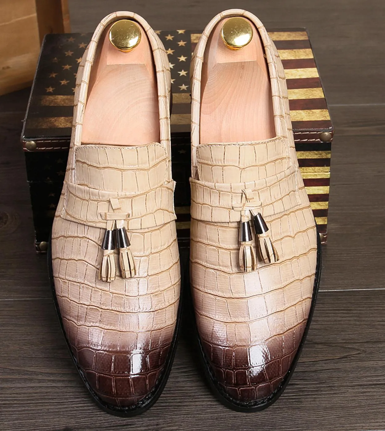 Scarpe da uomo Moda Scarpe in vera pelle traspiranti Casual Mocassini con fondo spesso traspirante Mocassini con nappe Festa di