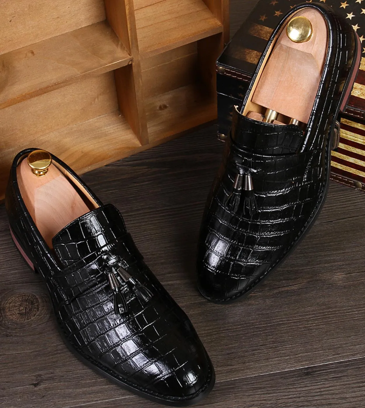 Scarpe da uomo Moda Scarpe in vera pelle traspiranti Casual Mocassini con fondo spesso traspirante Mocassini con nappe Festa di