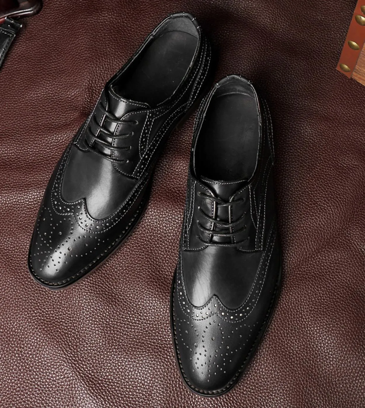 Scarpe da uomo Scarpe derby di lusso casual Scarpe brogue da lavoro in vera pelle Scarpe a punta Eleganti scarpe formali Alta qu
