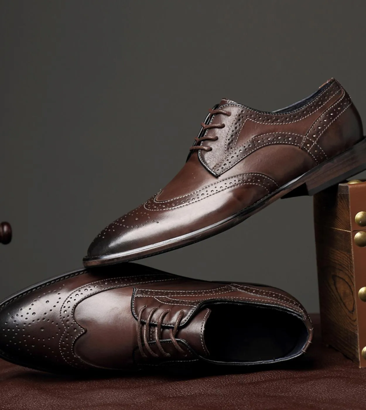 Scarpe da uomo Scarpe derby di lusso casual Scarpe brogue da lavoro in vera pelle Scarpe a punta Eleganti scarpe formali Alta qu
