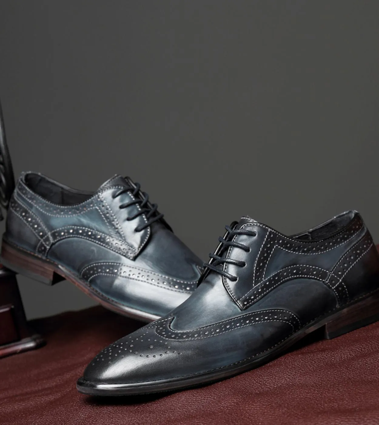 Scarpe da uomo Scarpe derby di lusso casual Scarpe brogue da lavoro in vera pelle Scarpe a punta Eleganti scarpe formali Alta qu