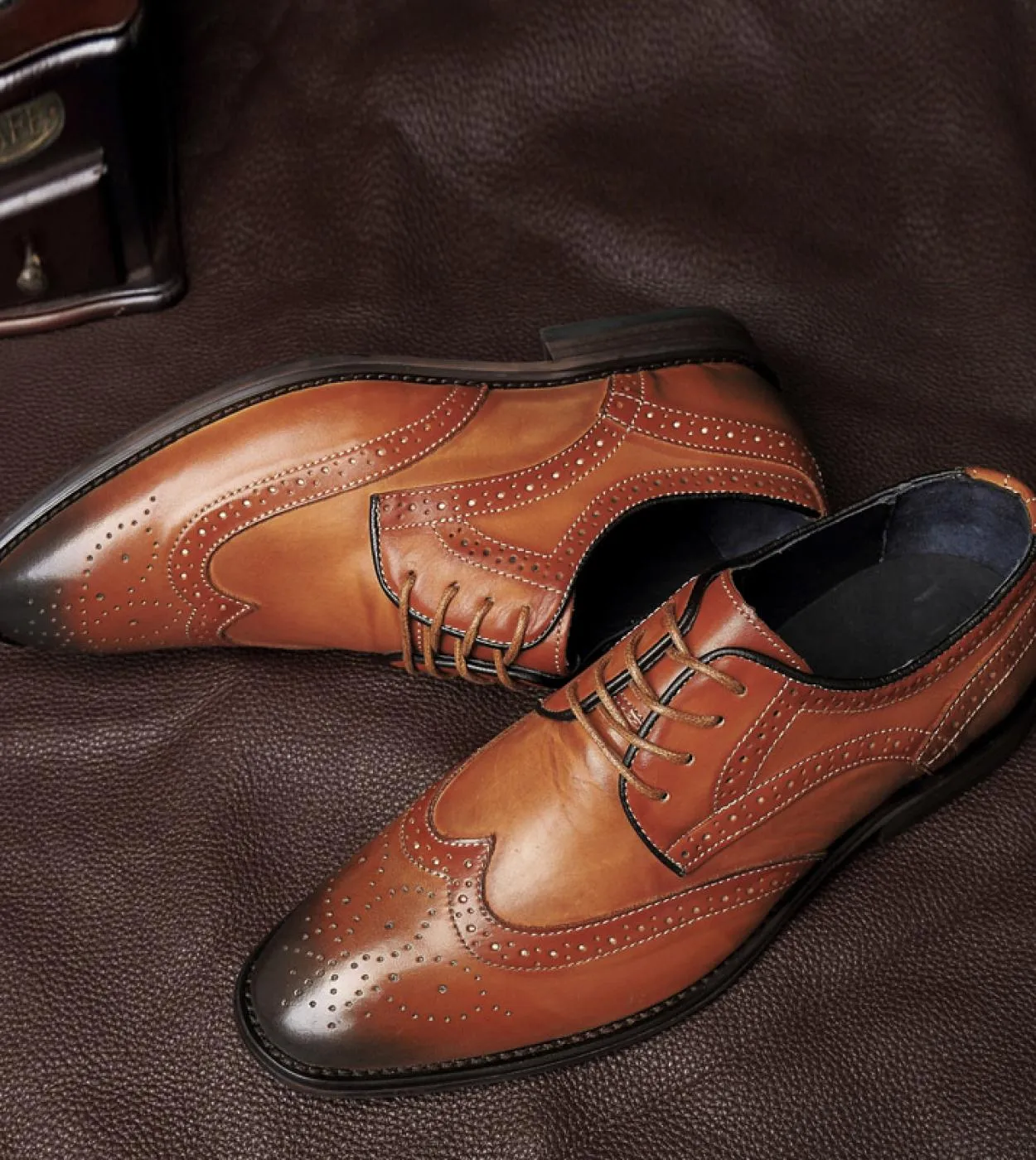 Scarpe da uomo Scarpe derby di lusso casual Scarpe brogue da lavoro in vera pelle Scarpe a punta Eleganti scarpe formali Alta qu