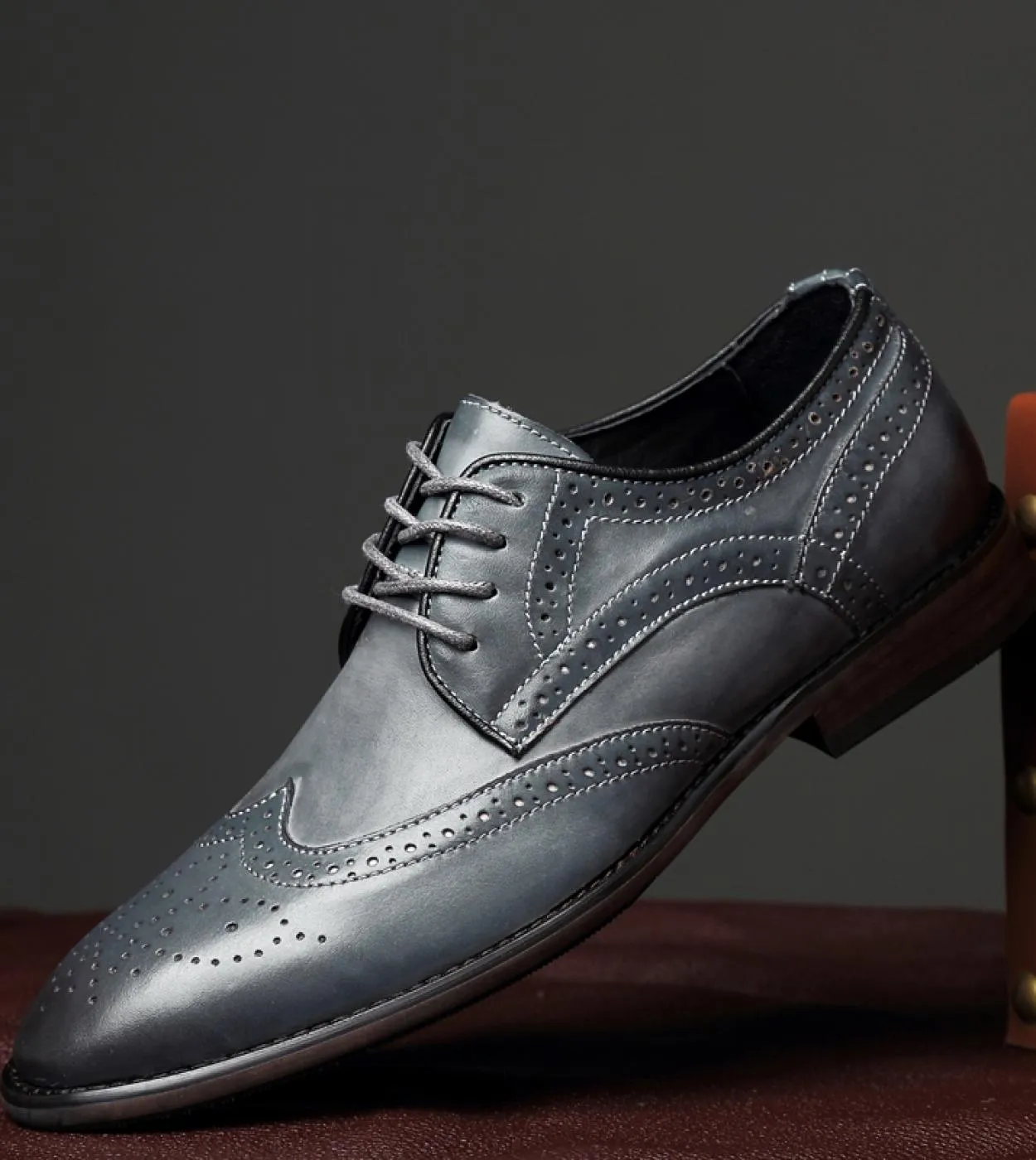 Scarpe da uomo Scarpe derby di lusso casual Scarpe brogue da lavoro in vera pelle Scarpe a punta Eleganti scarpe formali Alta qu