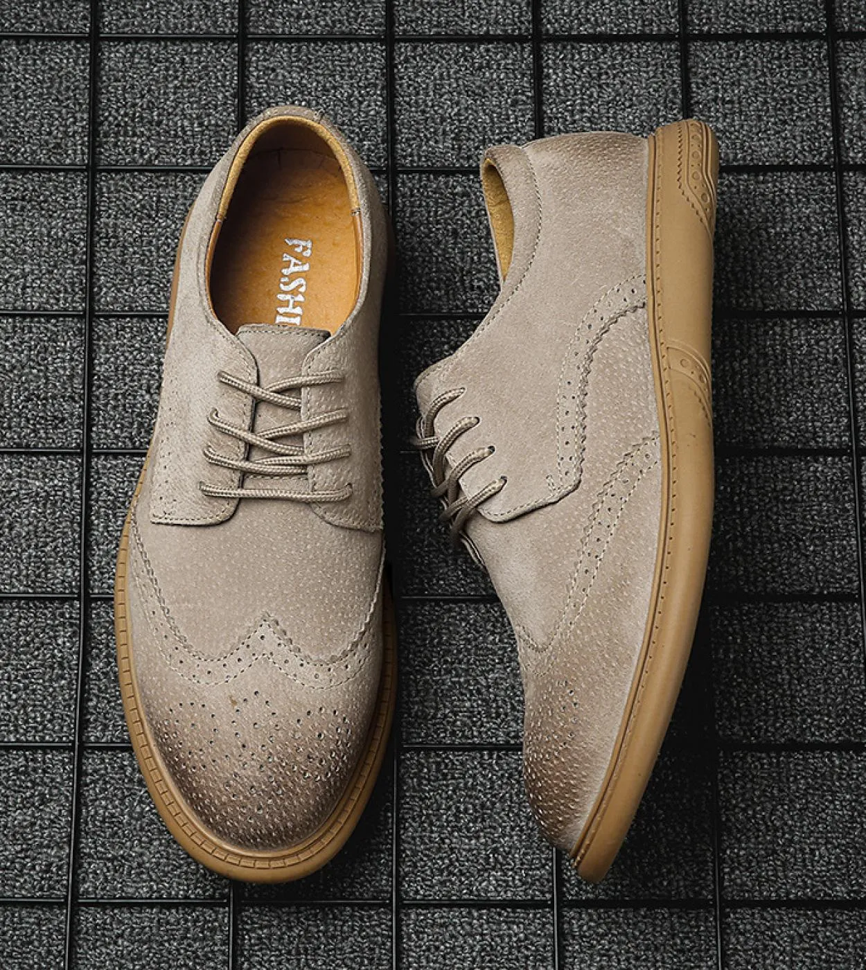 Scarpe eleganti da uomo Autunno New Brogue Scarpe da uomo in pelle Scarpe da uomo formali intagliate vintage Scarpe da sposa da