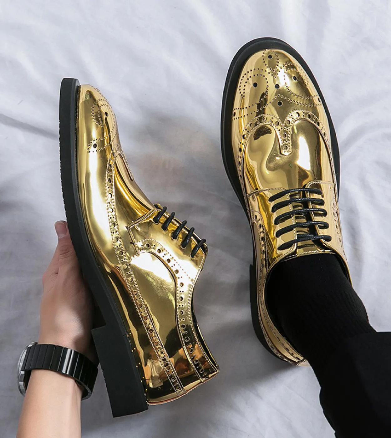 Scarpe eleganti da uomo Moda di alta qualità Scarpe formali da uomo daffari comode Scarpe lucide da uomo brogue Gold Gentleman