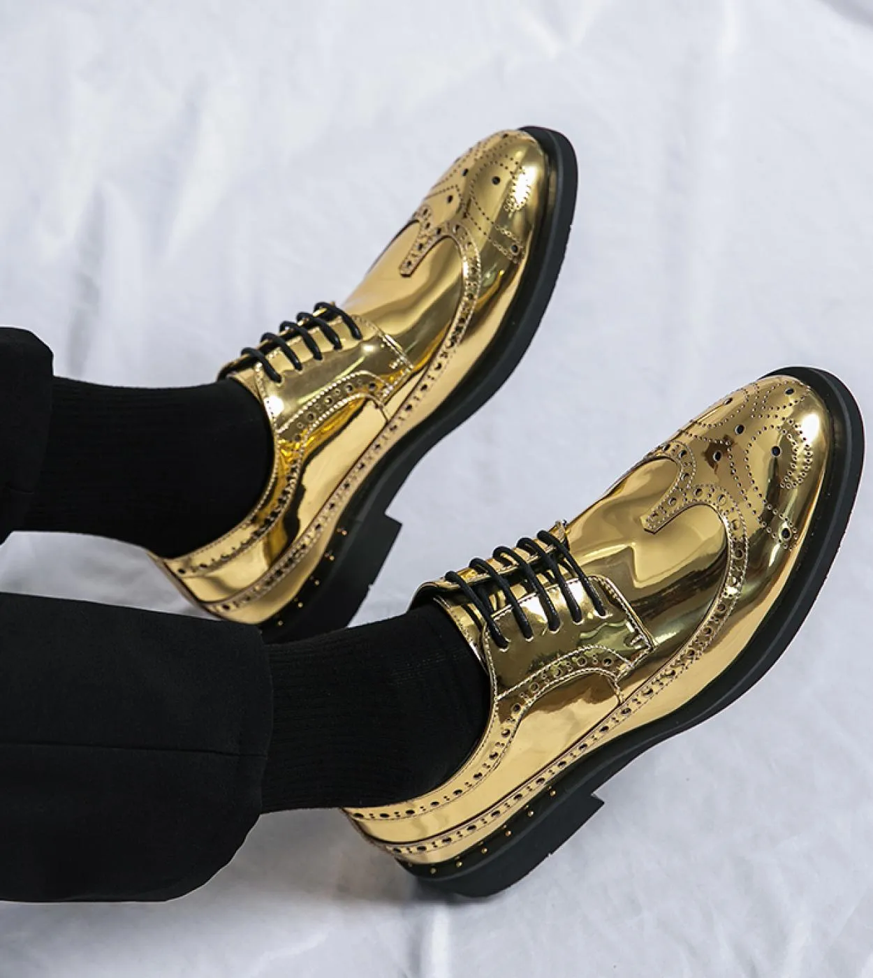 Scarpe eleganti da uomo Moda di alta qualità Scarpe formali da uomo daffari comode Scarpe lucide da uomo brogue Gold Gentleman