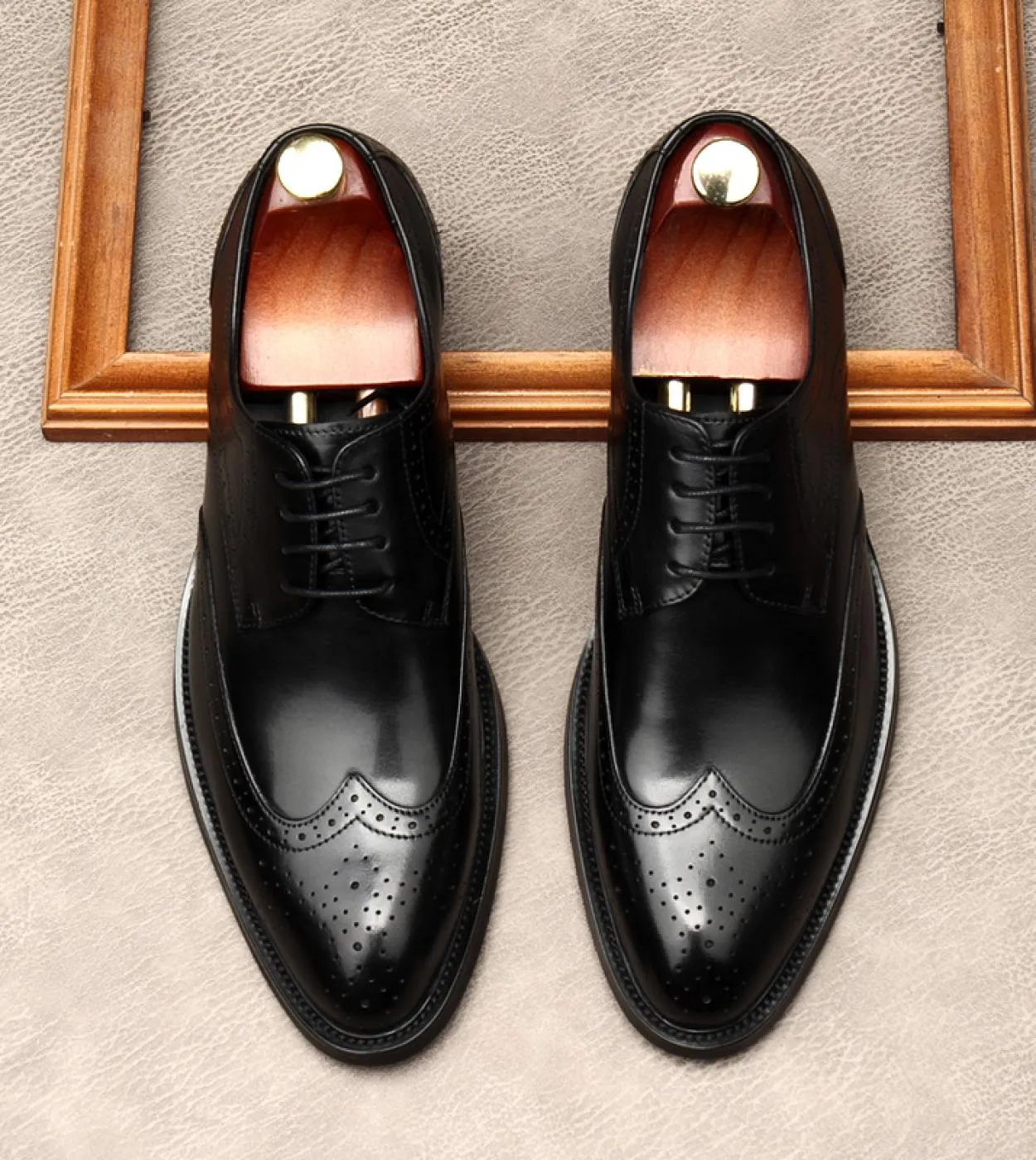 Scarpe eleganti da uomo piatte italiane Scarpe eleganti da uomo in vera pelle di lusso 2023 Scarpe brogue nere classiche estive