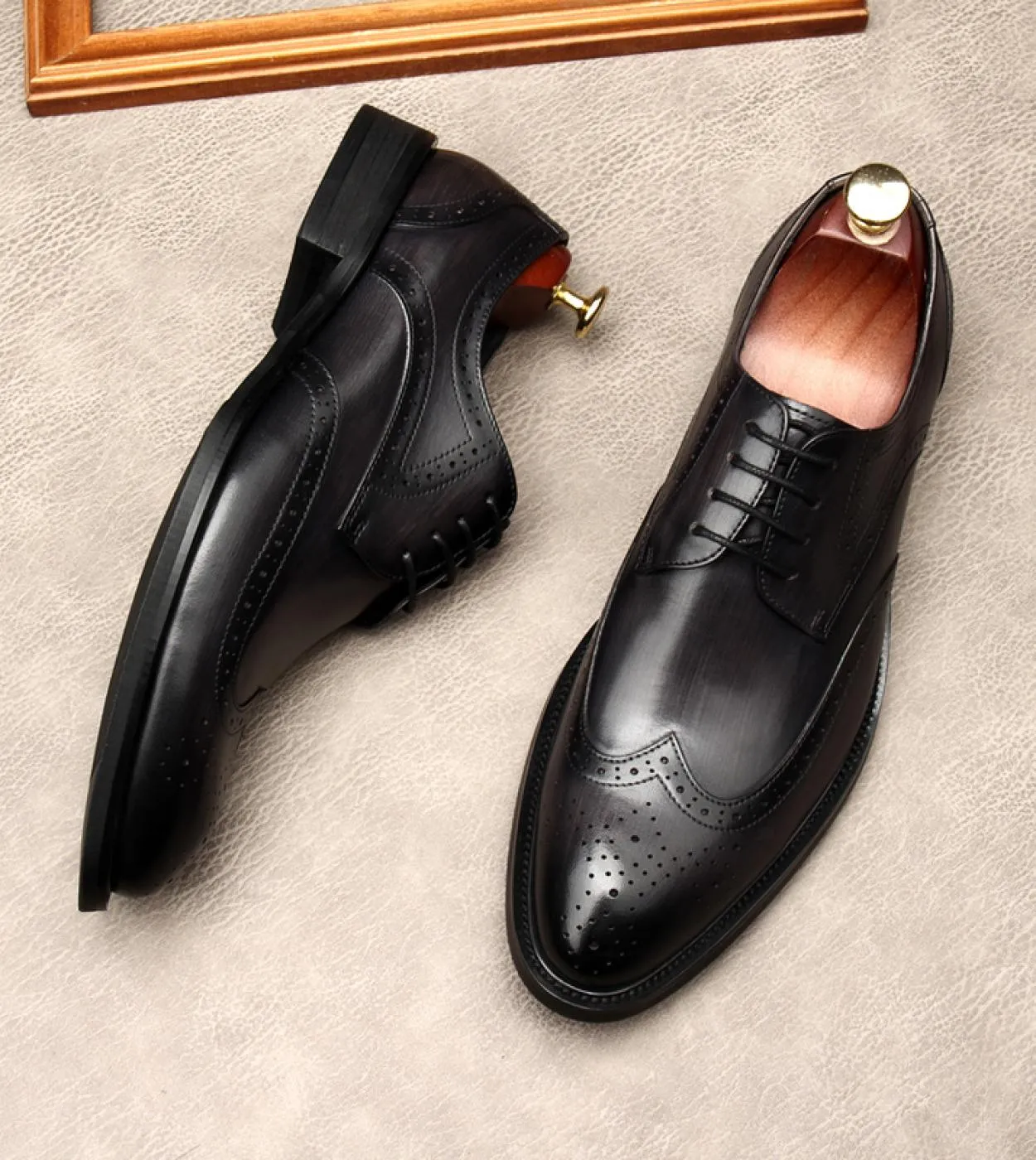 Scarpe eleganti da uomo piatte italiane Scarpe eleganti da uomo in vera pelle di lusso 2023 Scarpe brogue nere classiche estive