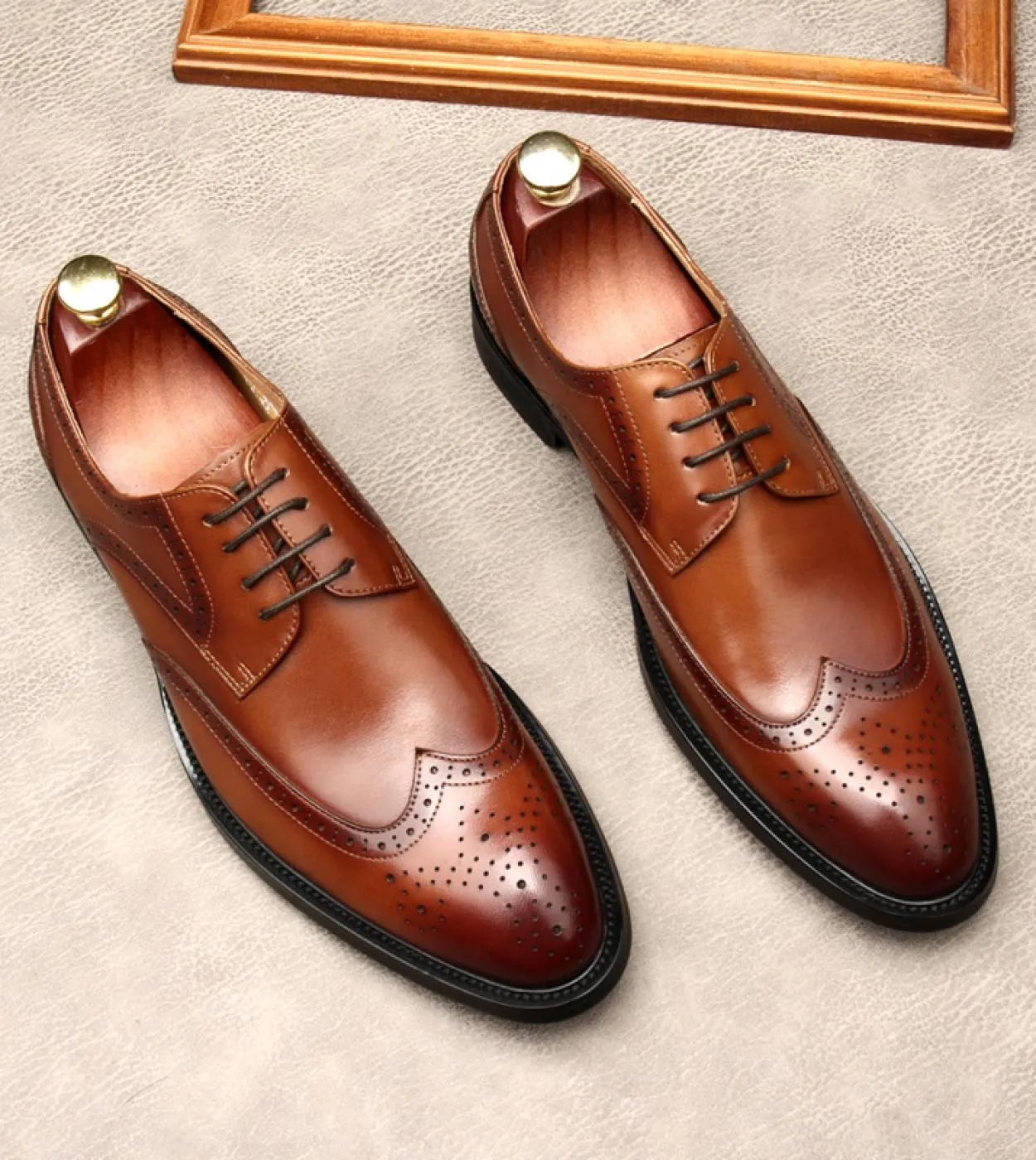 Scarpe eleganti da uomo piatte italiane Scarpe eleganti da uomo in vera pelle di lusso 2023 Scarpe brogue nere classiche estive