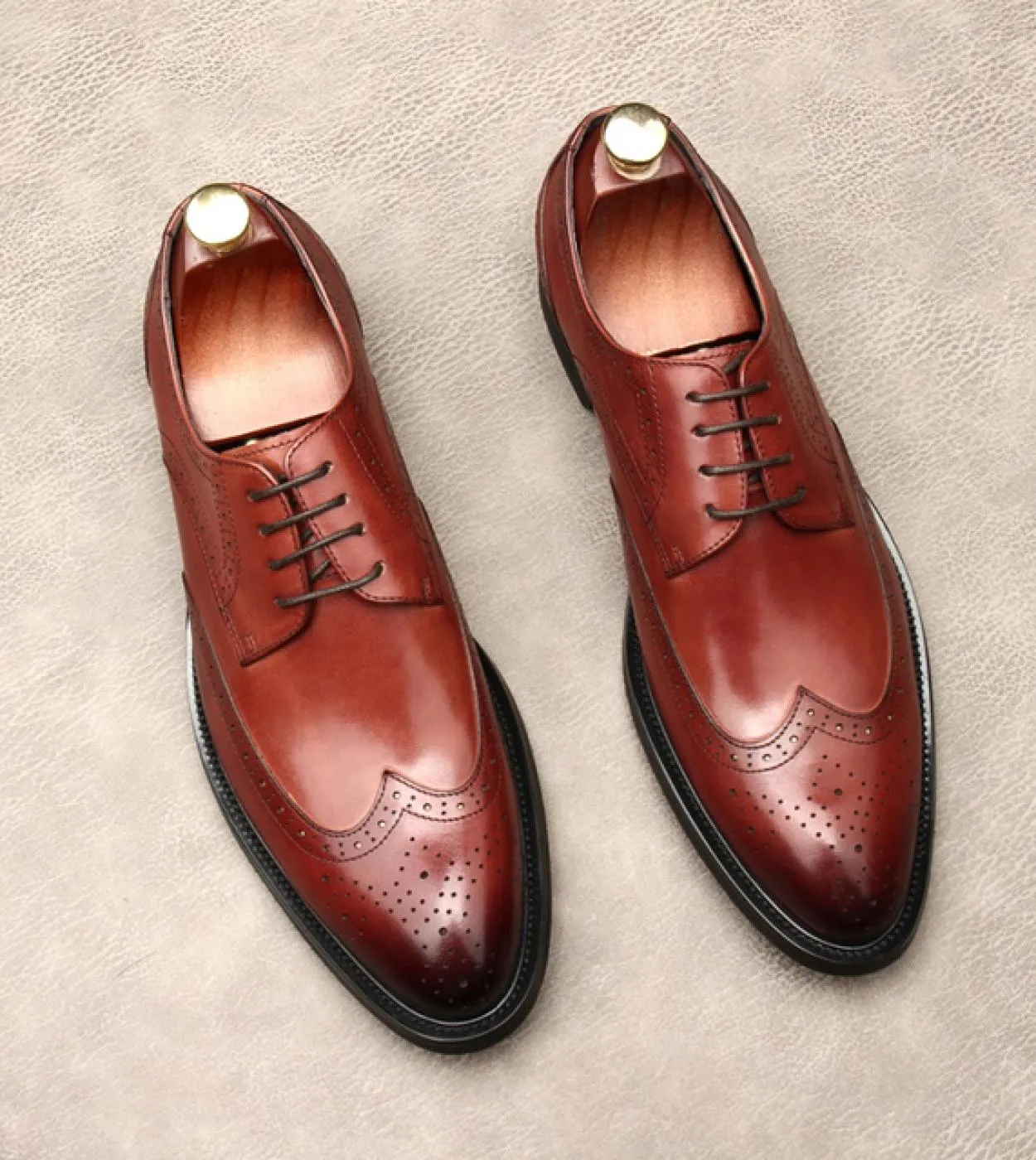 Scarpe eleganti da uomo piatte italiane Scarpe eleganti da uomo in vera pelle di lusso 2023 Scarpe brogue nere classiche estive
