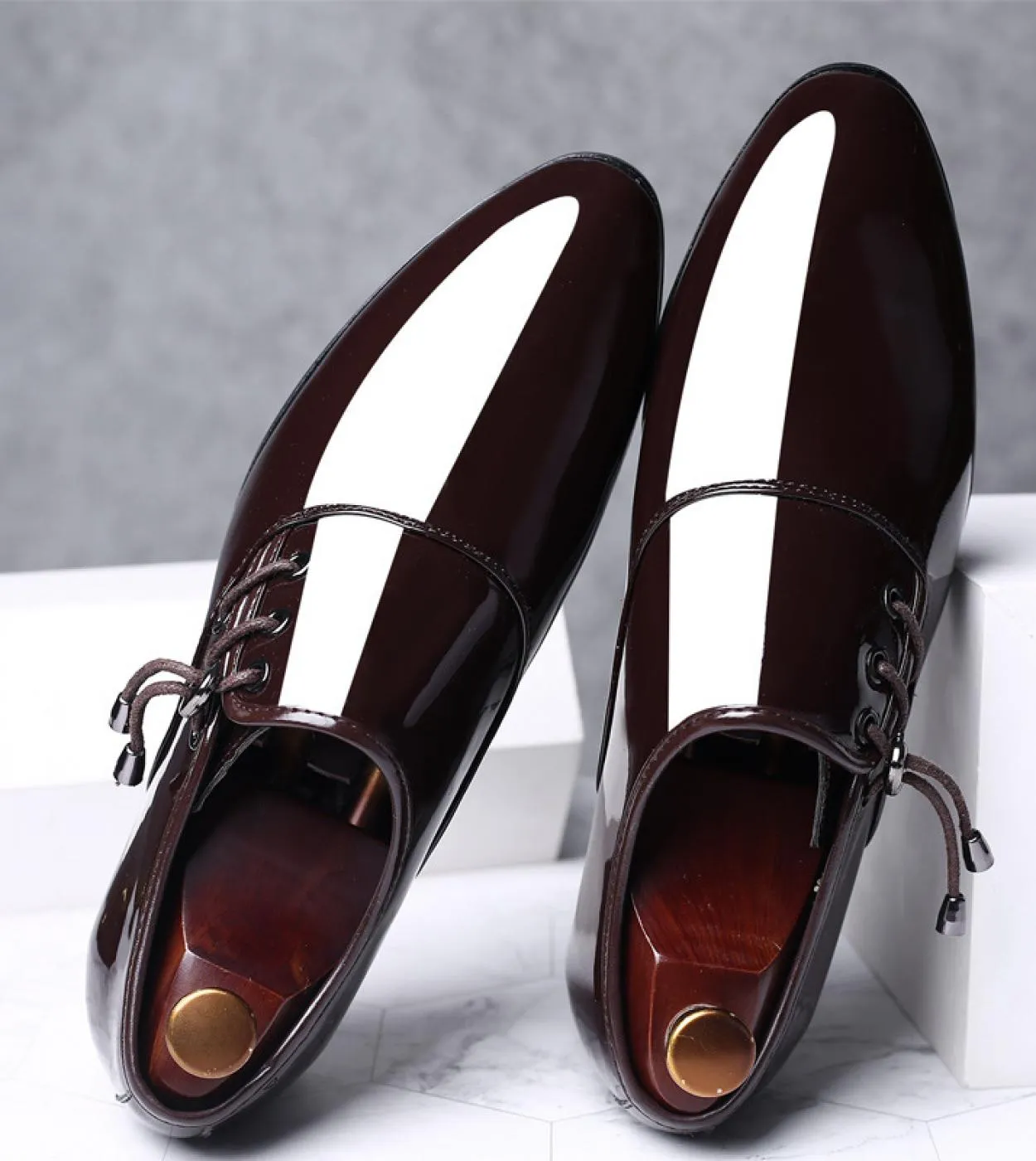 Scarpe eleganti da uomo Scarpe da cerimonia da uomo in pelle Moda di lusso Scarpe da sposa da sposo Scarpe da uomo oxford Abito