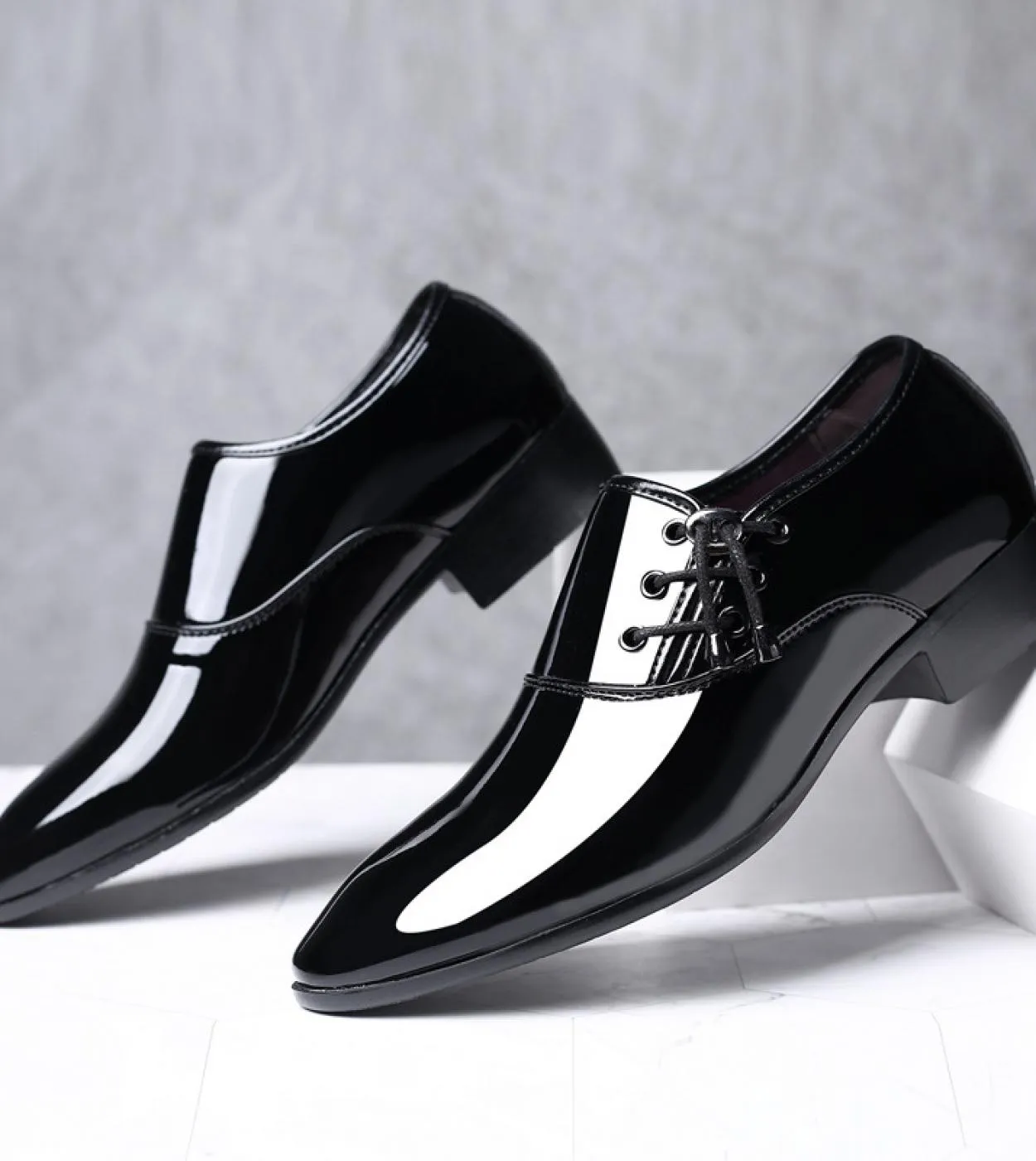 Scarpe eleganti da uomo Scarpe da cerimonia da uomo in pelle Moda di lusso Scarpe da sposa da sposo Scarpe da uomo oxford Abito
