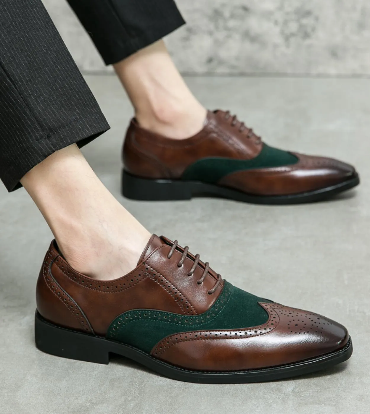 Scarpe formali italiane di lusso Scarpe da uomo in pelle Oxford Brogue Fashion Wingtip nere Scarpe eleganti da ufficio da matrim