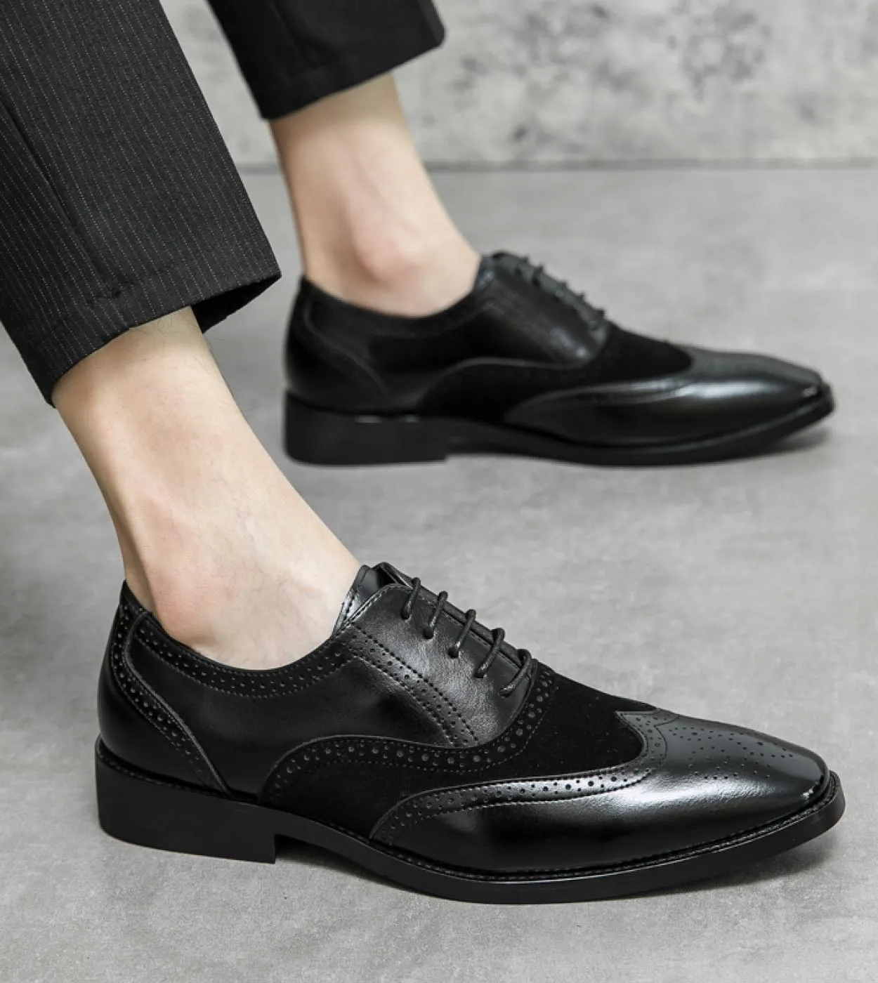 Scarpe formali italiane di lusso Scarpe da uomo in pelle Oxford Brogue Fashion Wingtip nere Scarpe eleganti da ufficio da matrim