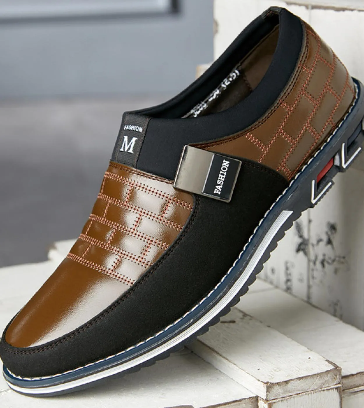 Scarpe in pelle più nuove Scarpe casual da uomo Mocassini Mocassini Hombre Scarpe da ginnastica antiscivolo traspiranti Scarpe d
