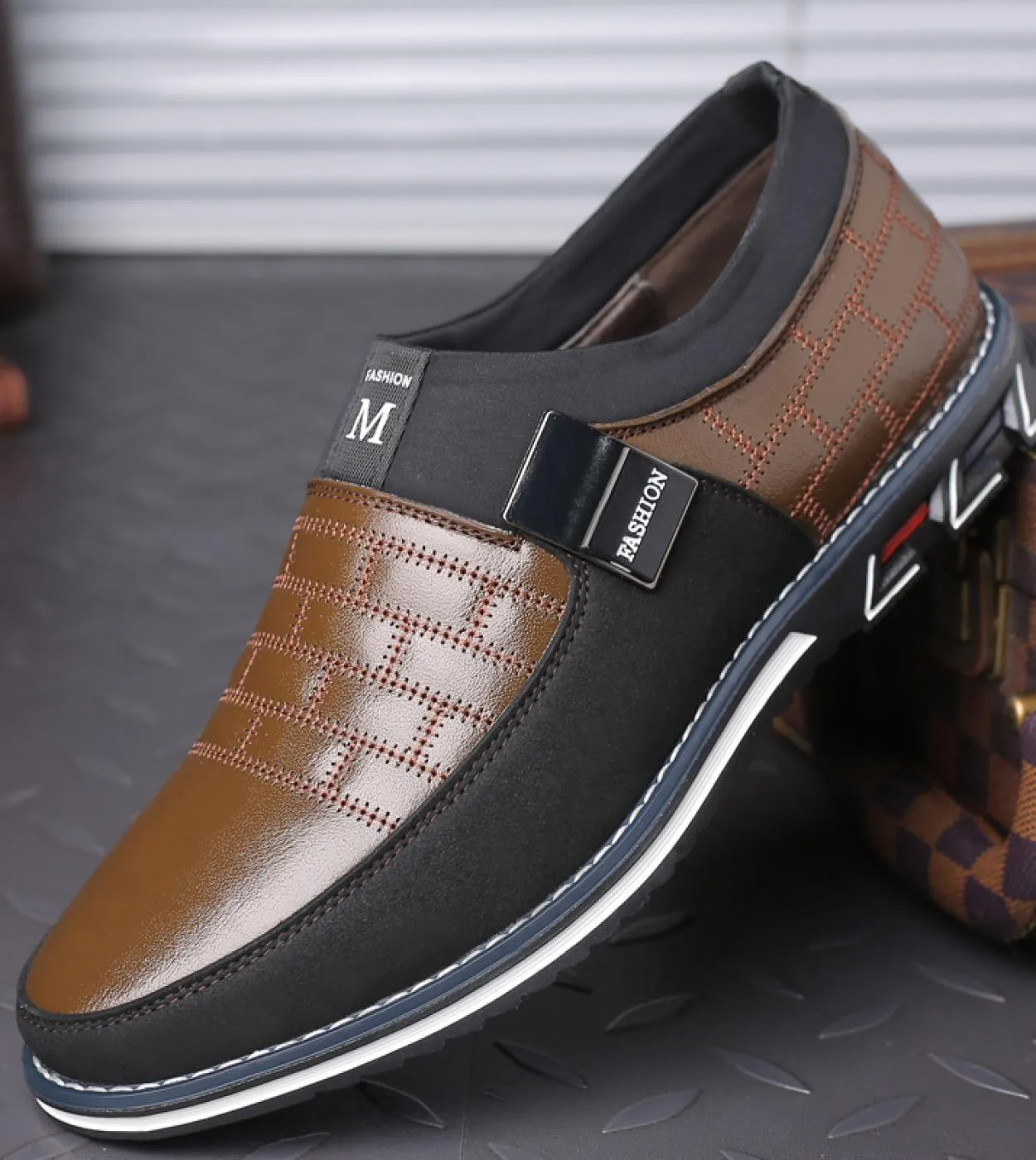 Scarpe in pelle più nuove Scarpe casual da uomo Mocassini Mocassini Hombre Scarpe da ginnastica antiscivolo traspiranti Scarpe d