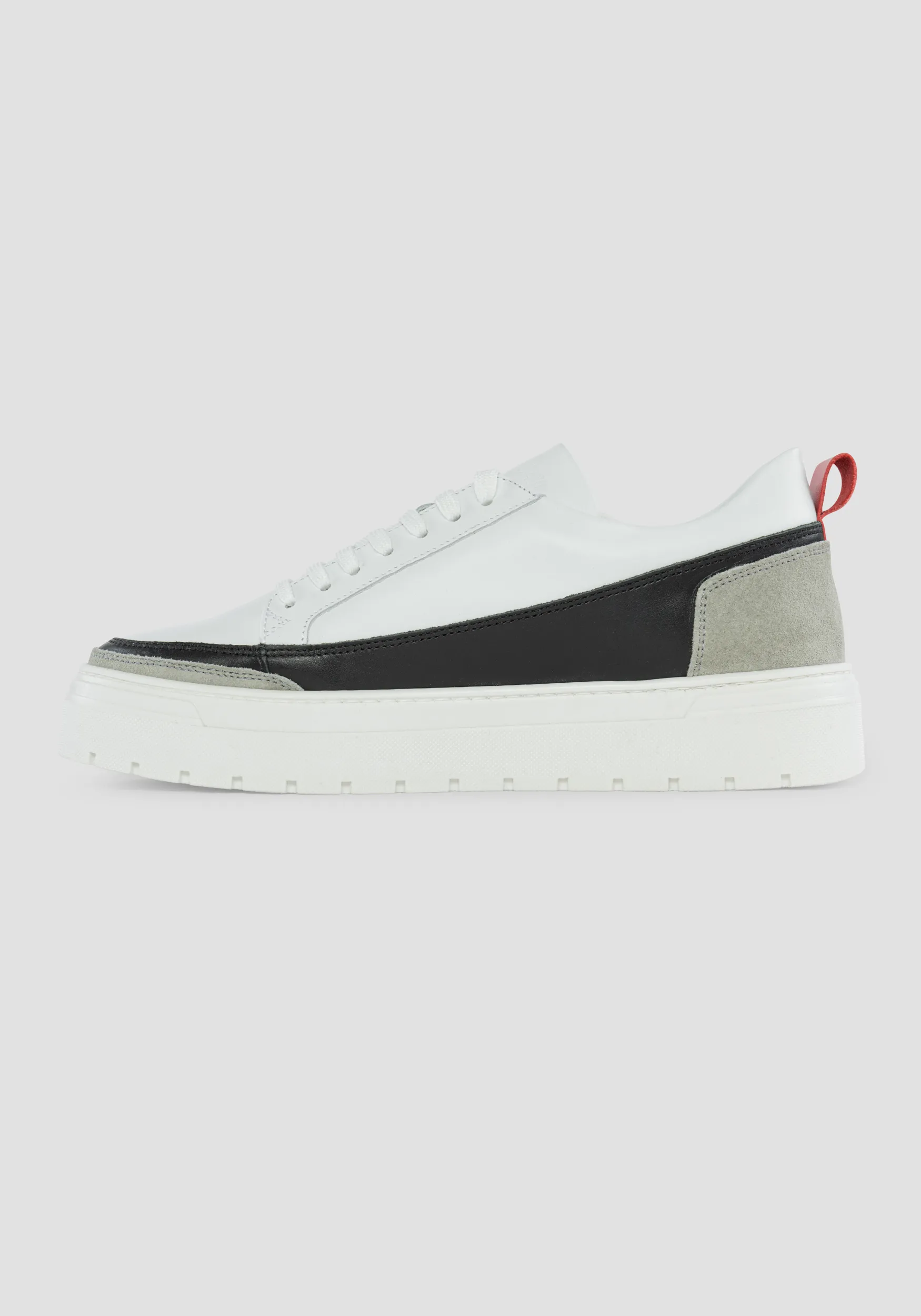 SNEAKER BASSA “FLINT” IN PELLE NAPPA E DETTAGLI IN CAMOSCIO