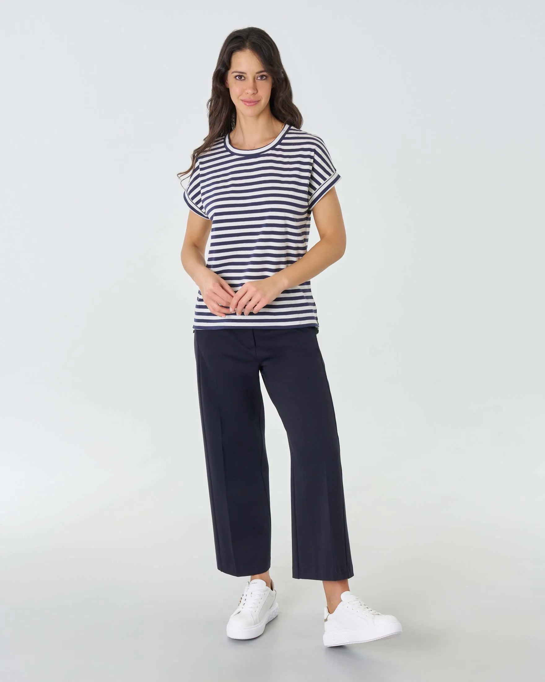 T-shirt blu in cotone a righe color avorio con maniche ad aletta