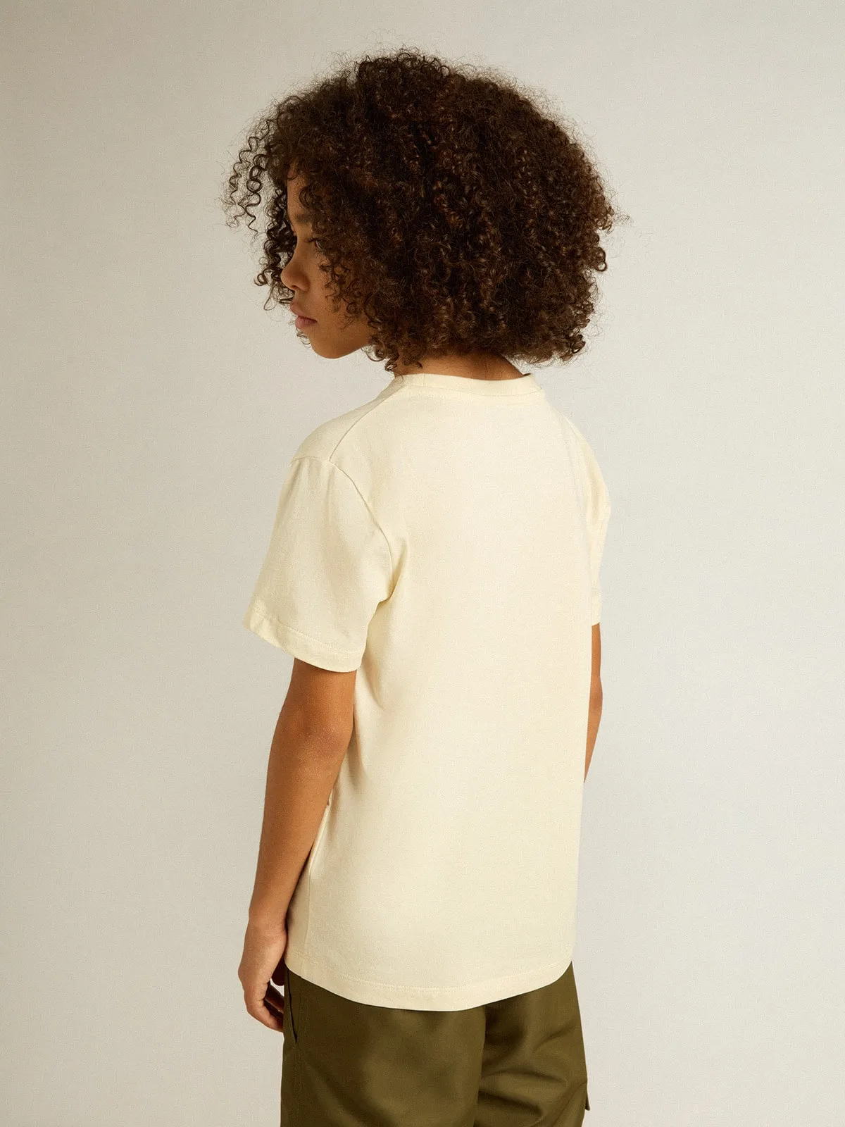 T-shirt da bambino color bianco vissuto con scritta multicolor