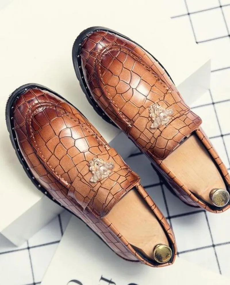 Uomo Scarpe comode in pelle Moda Scarpe Uomo Terse Mocassini Uomo Mocassini Nero Alta qualità Casual Mens Luxury Busi