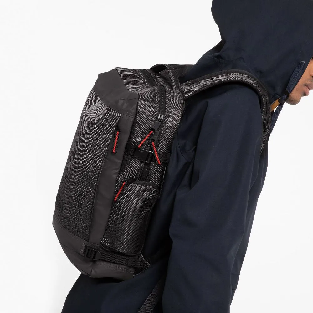 ZAINO EASTPAK TECUM M CON PORTA BOTTIGLIE E TASCA PER LAPTOP EK00091D I971 ACCENT GREY